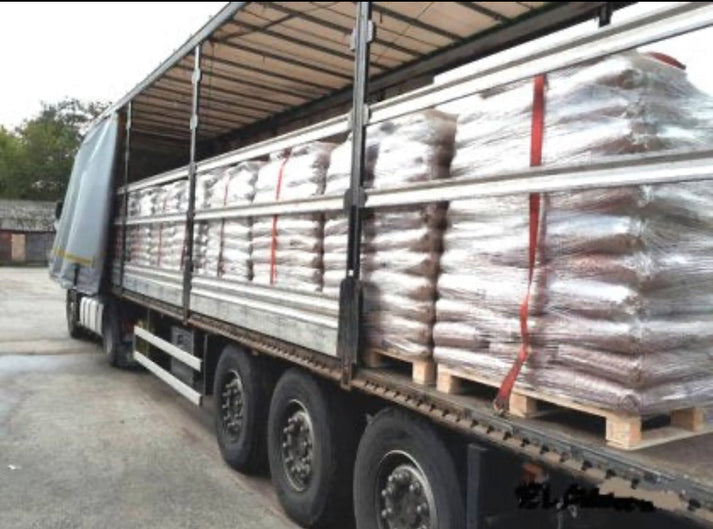 2 Camion con 24 banchi pellet certificati DIN ENplus A1 15Kg